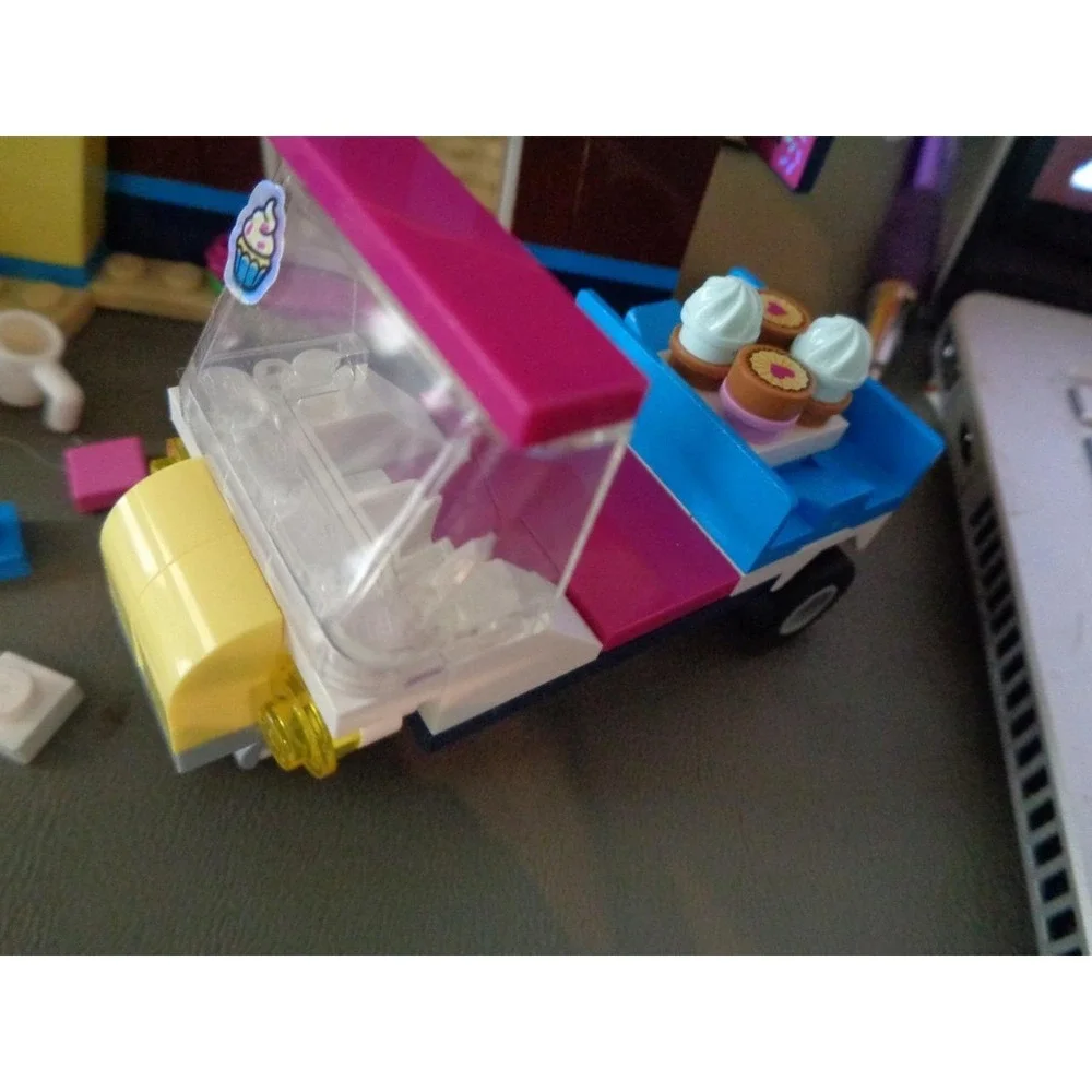 Lego 41366 Friends Olivia's Cupcake Cafe with 2 Minifigures